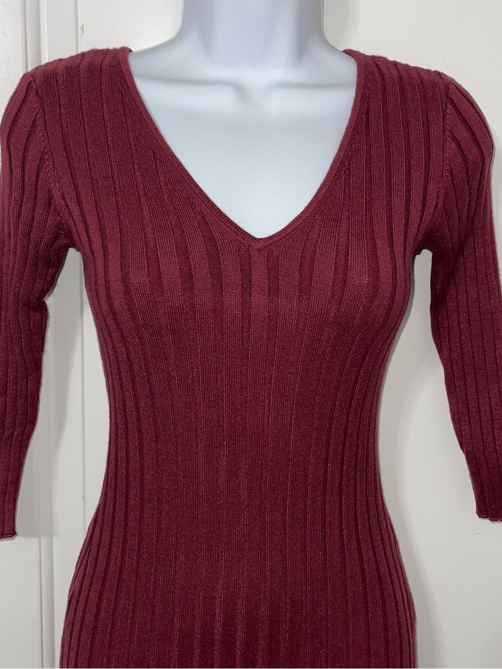 Guess SEXY Bodycon Ribbed V-Neck Midi Sweater Dress Burgundy